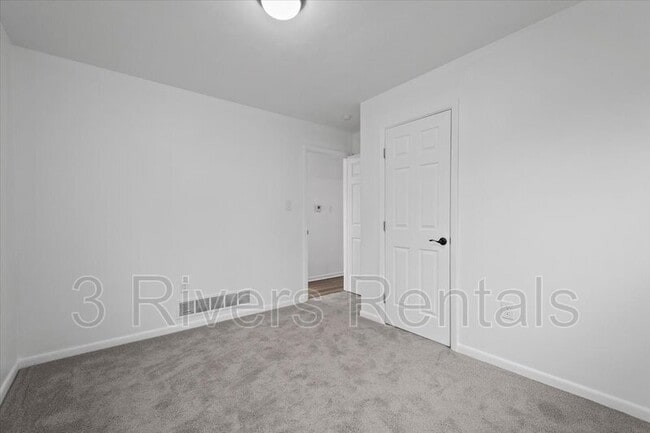 Building Photo - 1303 Cloverdale St