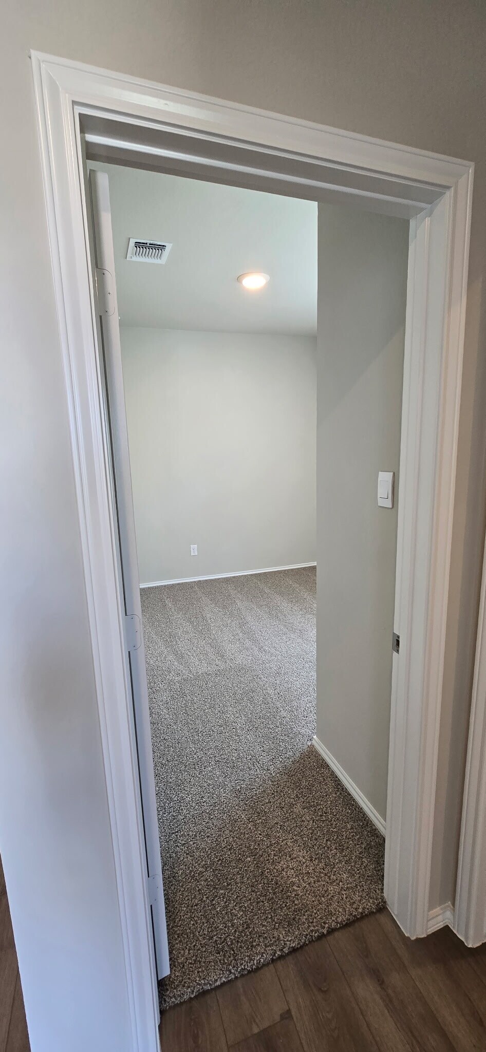 Building Photo - 1123 Stone Vly Rd