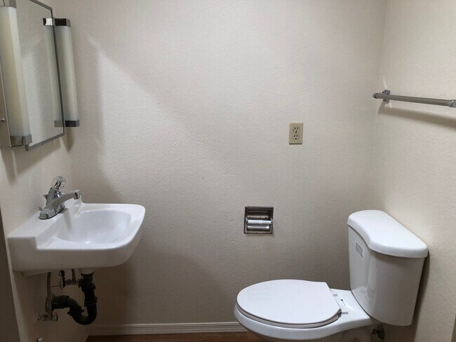 Building Photo - Lovely Long Term Unfurnished Home in 45+ Active Adult Resort Community of Leisure World