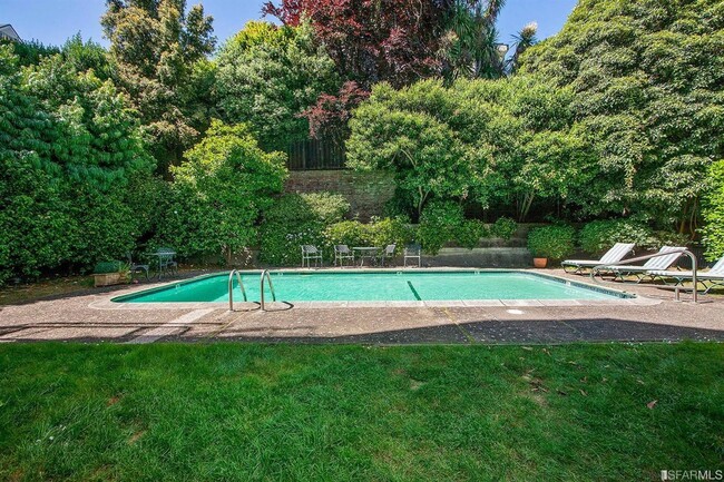 Building Photo - 1BR/1BA Penthouse Level Pacific Heights St...