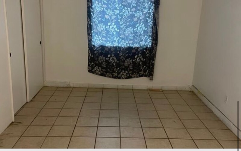 Building Photo - 581 Stratford Ct