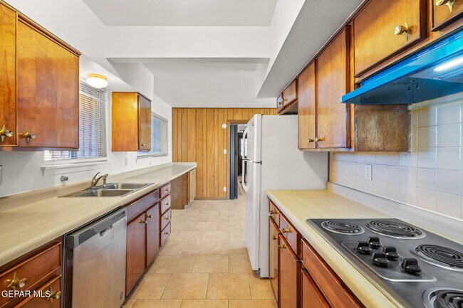 Building Photo - 5313 Bastille Ave