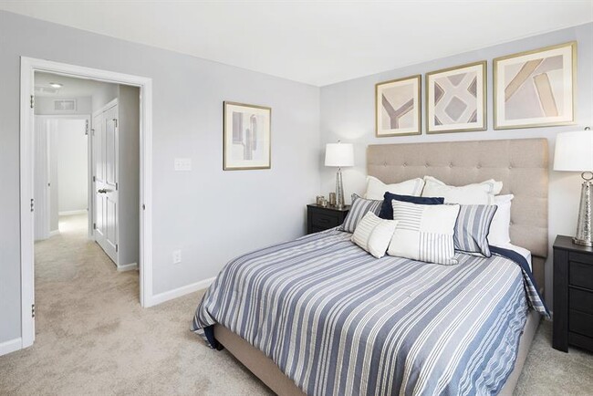 Master bedroom with own bath and walk-in closet - 2935 Winterberry Dr