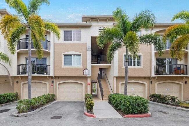 Building Photo - 1400 Crestwood Ct S