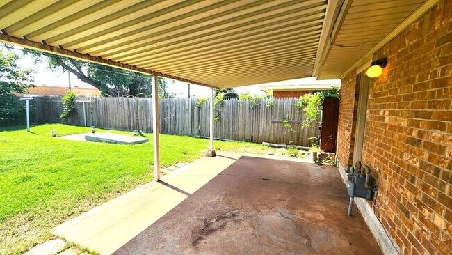 Building Photo - 3 Bed 1 Bath 1 Car Garage in the Leonhardts Oak Ridge Addition in Del City