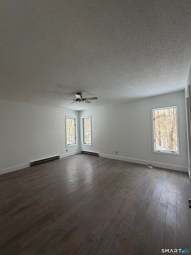 Building Photo - 410 Old Tolland Turnpike