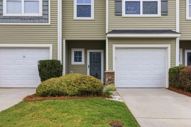 Building Photo - 730 Elmbrook Dr