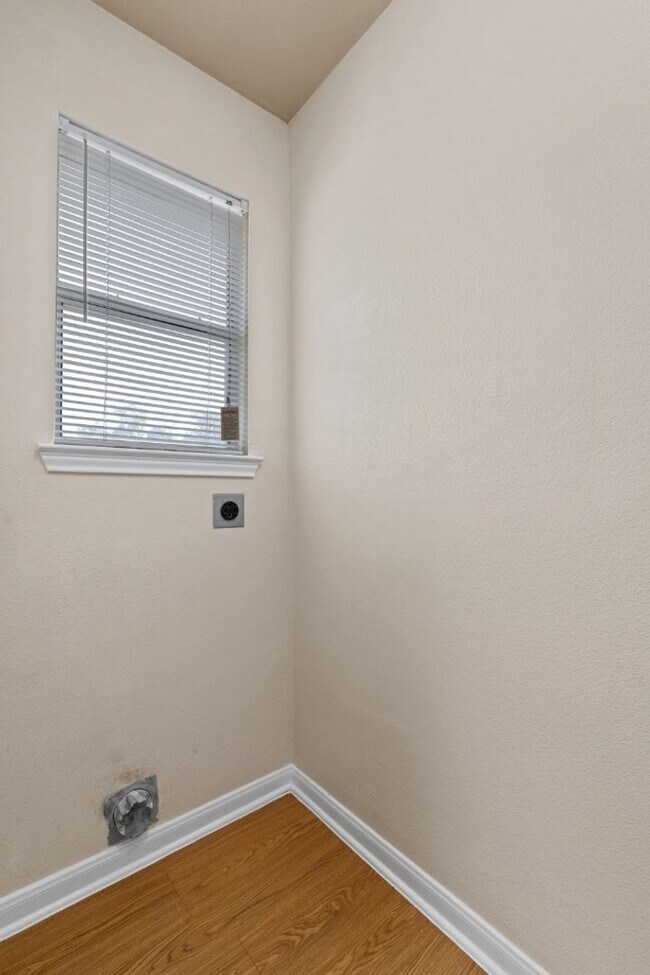 Building Photo - 3301 El Salido Pkwy