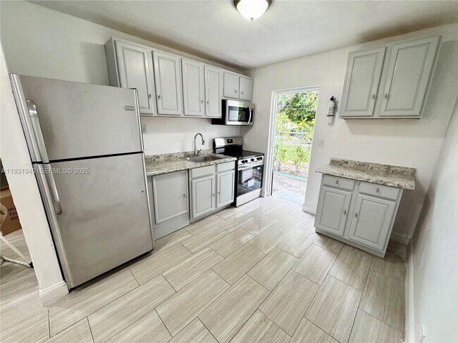 Building Photo - 631 NW 11th Ave