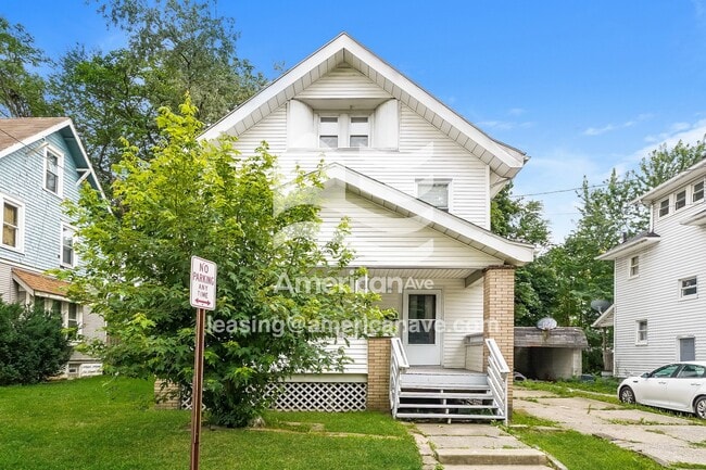 Building Photo - 128 Hollinger Ave