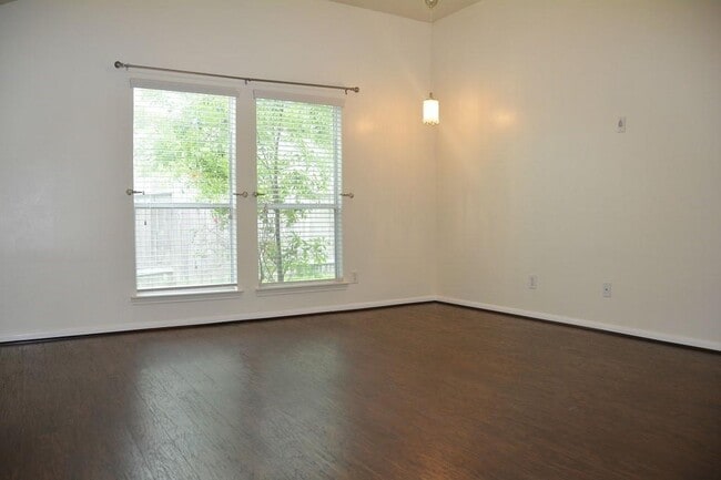 Building Photo - 8047 High Hollow Ln