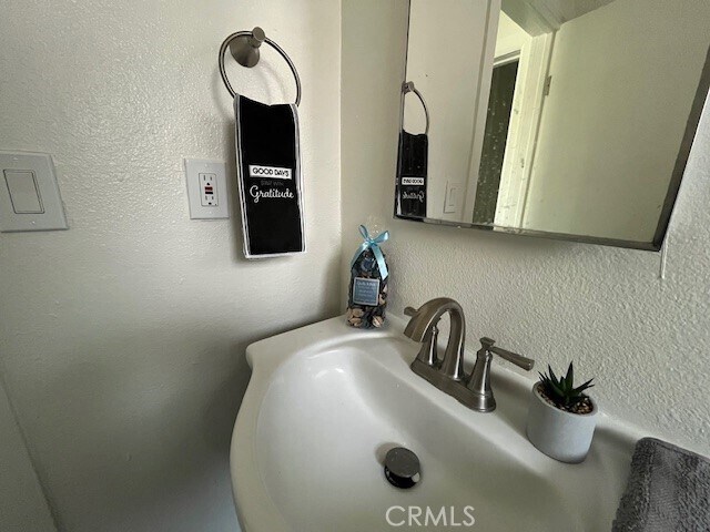 Building Photo - 37067 Bankside Dr