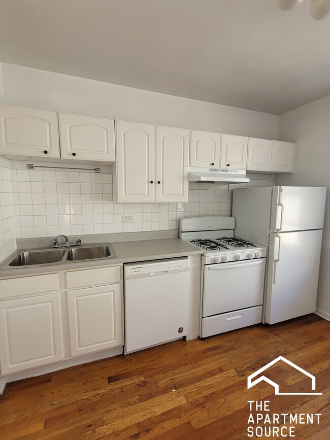 Building Photo - 5026 N Springfield Ave