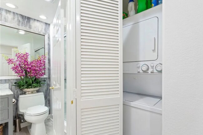 Building Photo - Stunning Furnished 2-bedroom Newport Beach condo Near the Ocean Today!