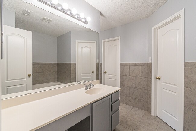 Building Photo - 1519 Jasmine