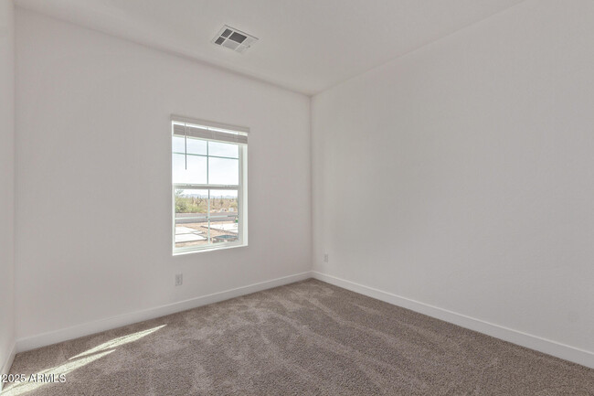 Building Photo - 1564 N Pueblo Dr