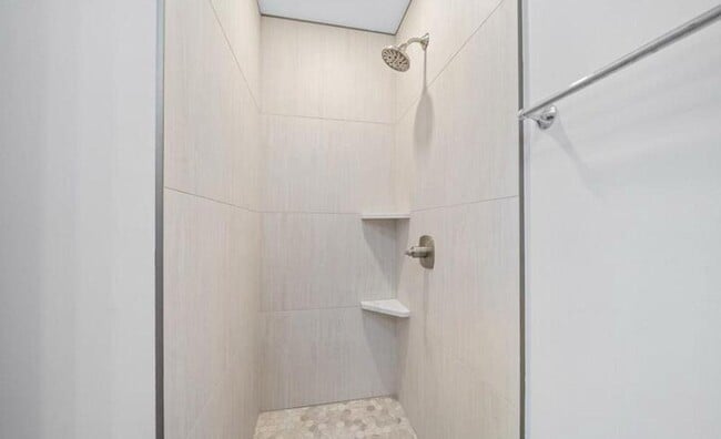 Building Photo - 4113 Telegraph Rd