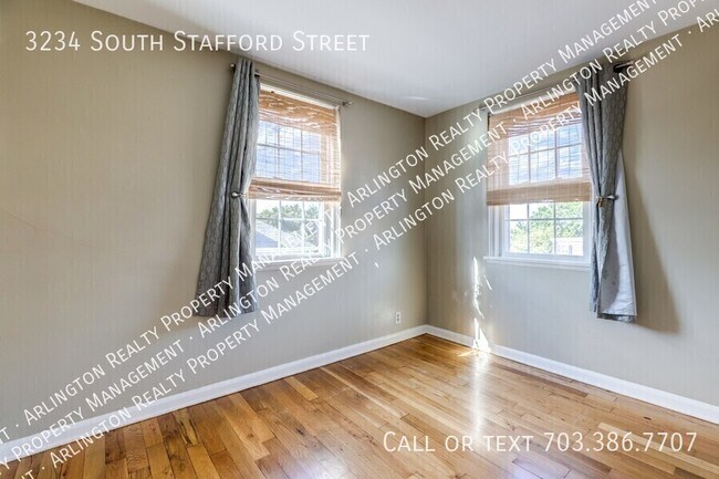 Building Photo - 3234 S Stafford St