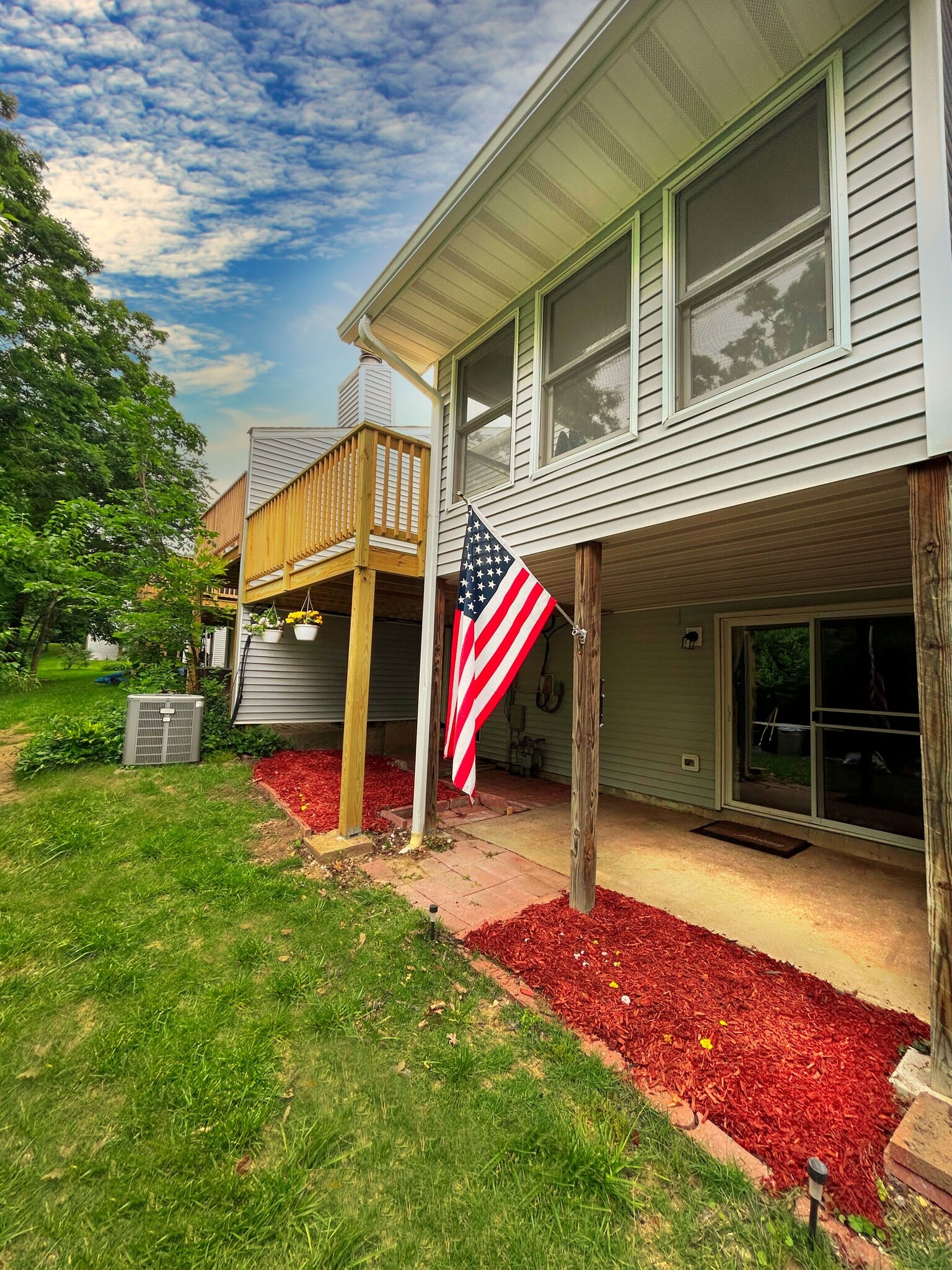 Building Photo - 663 Hiddenwood Ct