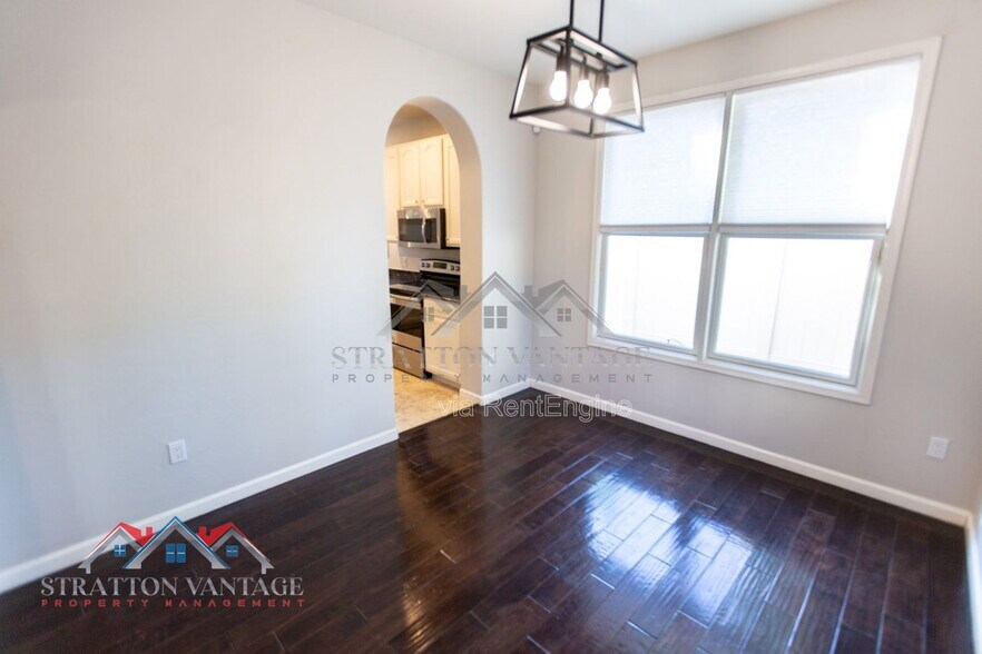 Building Photo - 829 S Huish Dr