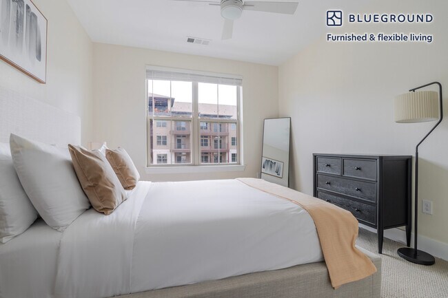 Building Photo - 1501 W Howard Ln