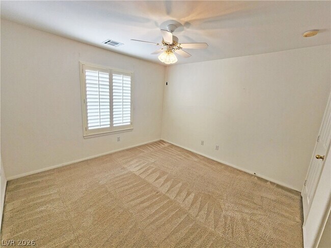 Building Photo - 380 Round Up Ct