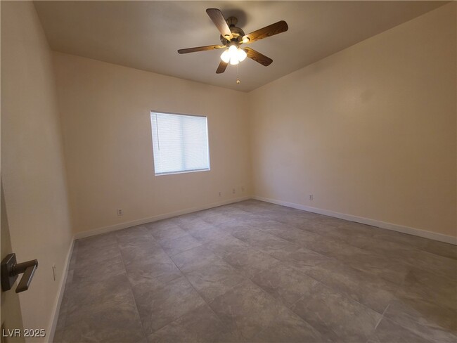 Building Photo - 1827 E Calvada Blvd