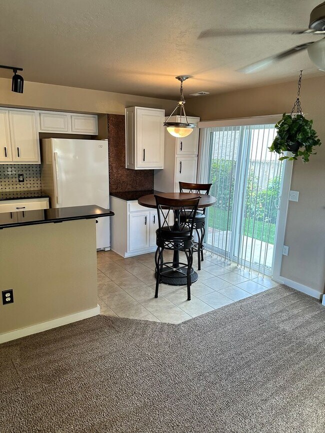 Building Photo - 3 Bedroom 2 Bath Townhome with Gas Fireplace, community pool, lots of storage