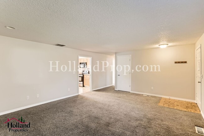 Building Photo - Wonderful Single Level Beaverton Home with...