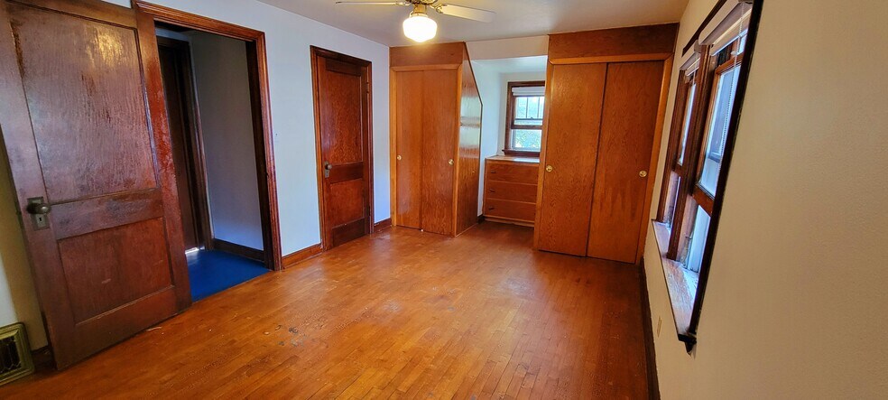 Building Photo - 1729 W Rogers Ave