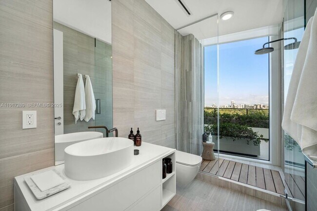 Building Photo - 4701 Meridian Ave