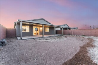 Building Photo - 3540 Vly Lily St