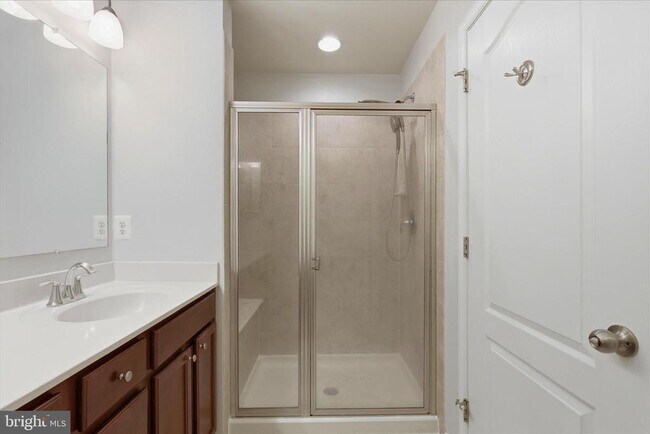 Building Photo - 5457 Spotswood Pl