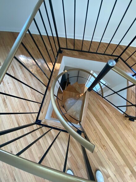 Building Photo - 2644 Green Bay Rd