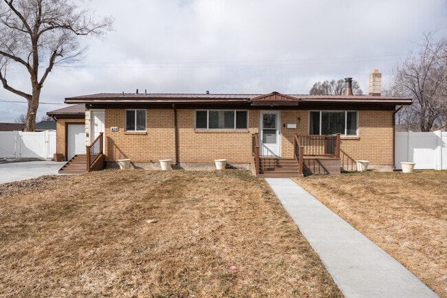 Building Photo - 428 Edwards Ave