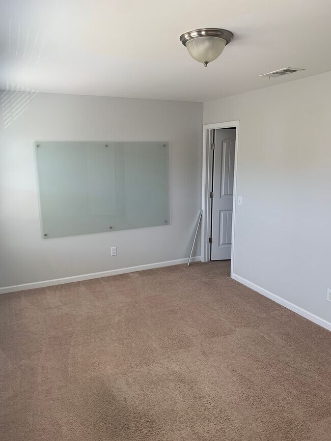 Building Photo - Traemoor Village Townhome