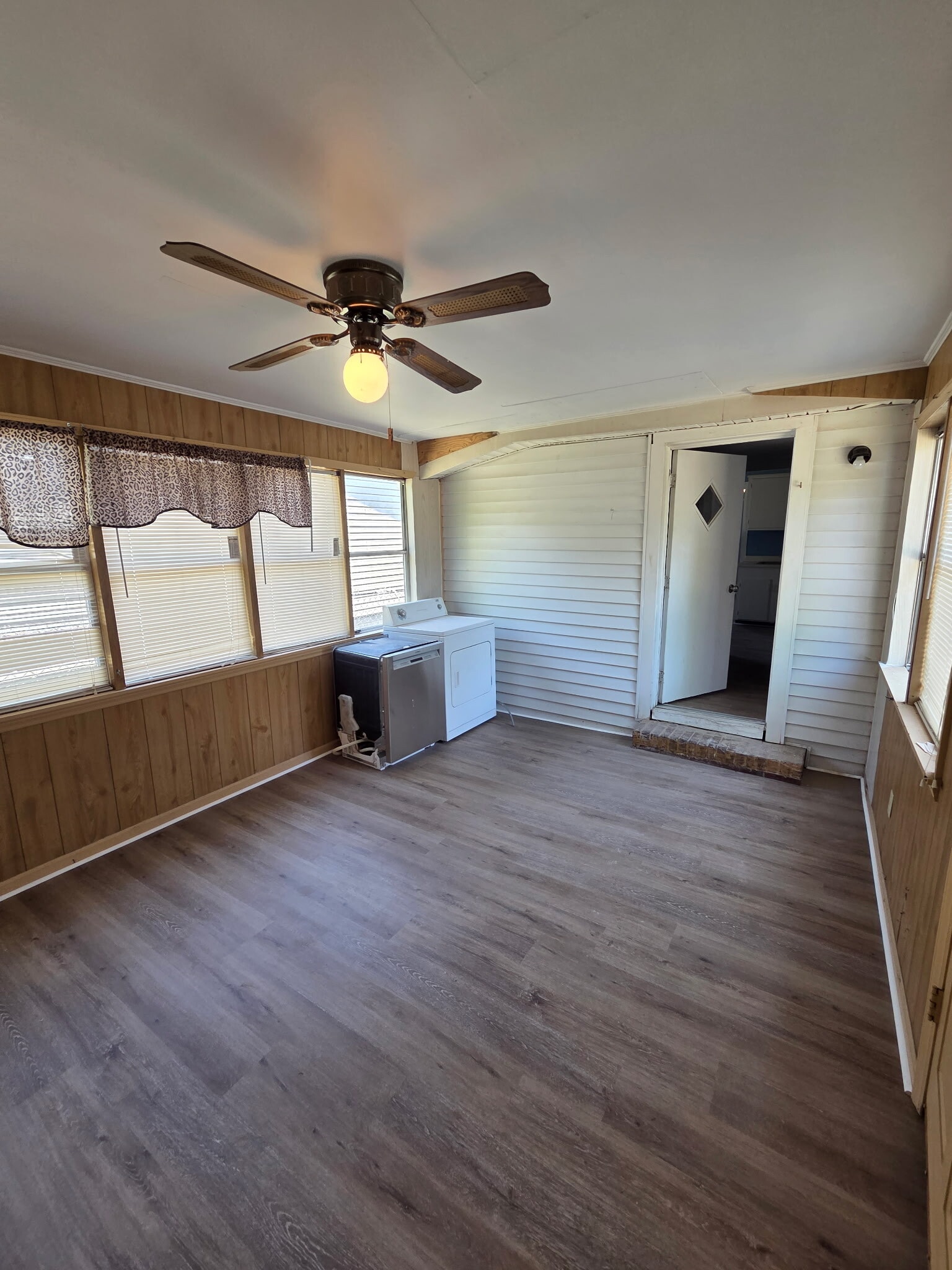 Building Photo - 545 Salley St