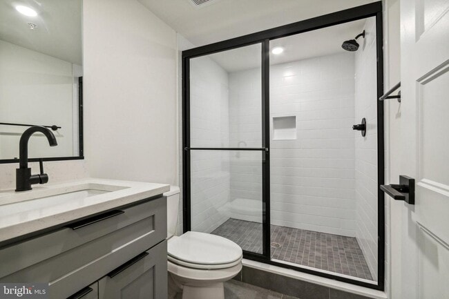 Building Photo - 6211 Woodbine Ave