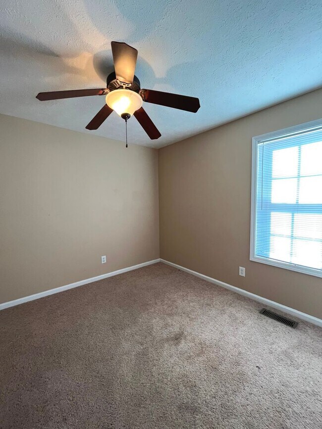 Building Photo - Available Now!  Beautiful ranch style home at Exit 1, pets allowed!