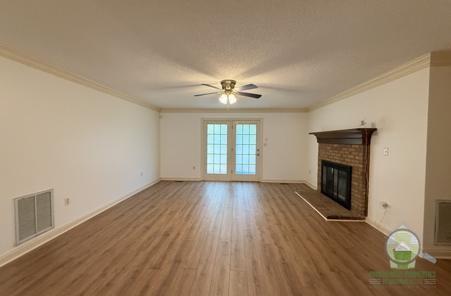 Building Photo - 2071 Howlong Ave