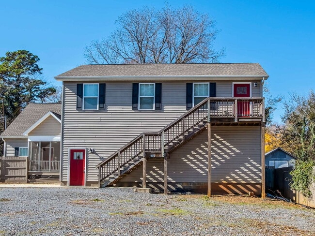 Building Photo - Unique Live/Work Opportunity With Large Fenced Yard Plus Outdoor Storage