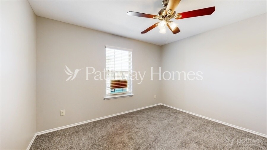 Building Photo - 206 Gallop Ct