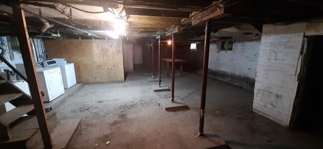 Building Photo - 708 E Seneca St