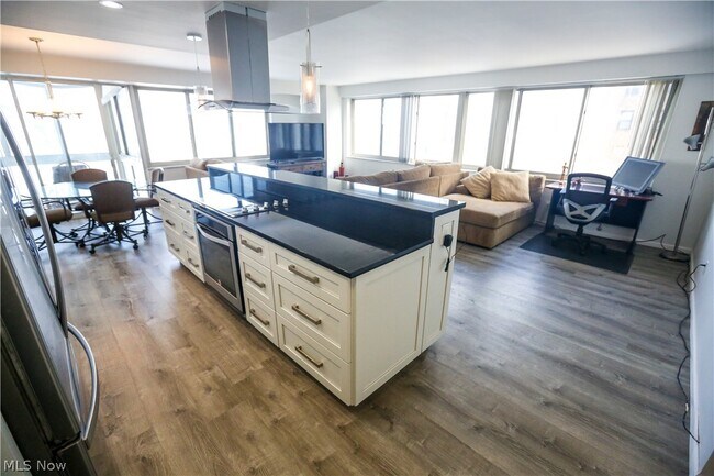 Building Photo - 12520 Edgewater Dr