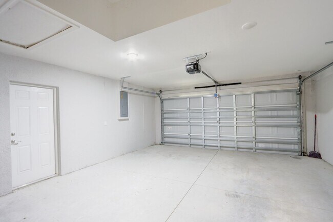 Building Photo - MUST SEE-CUSTOM BUILT-LARGE NEWER CONSTRUT...