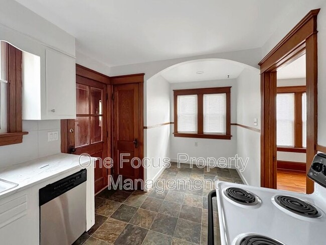 Building Photo - 1012 Louisa St