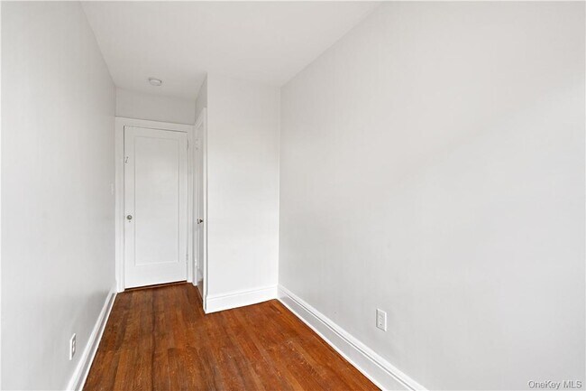 Building Photo - 250 Martine Ave