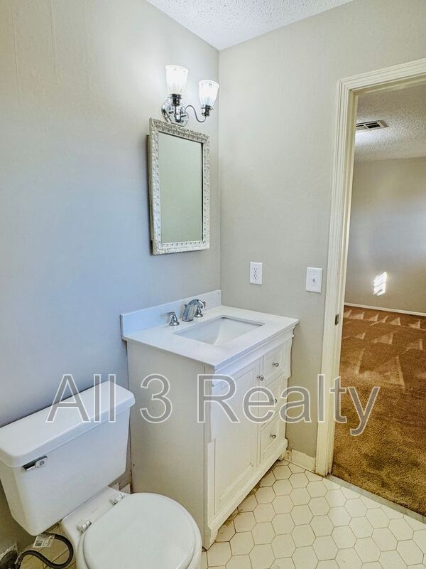 Building Photo - 6204 Lycoming Rd