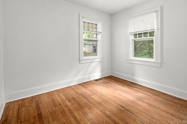 Building Photo - Charming Kenilworth Home