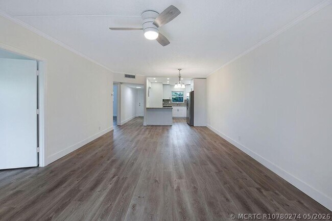 Building Photo - 1400 NE 57th Ct